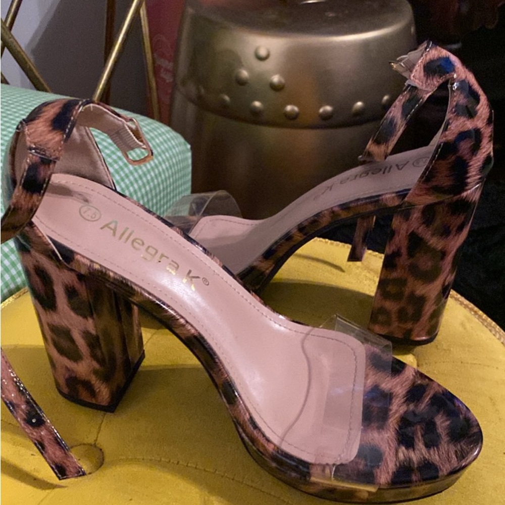 Perfect for fall! Leopard platform heels